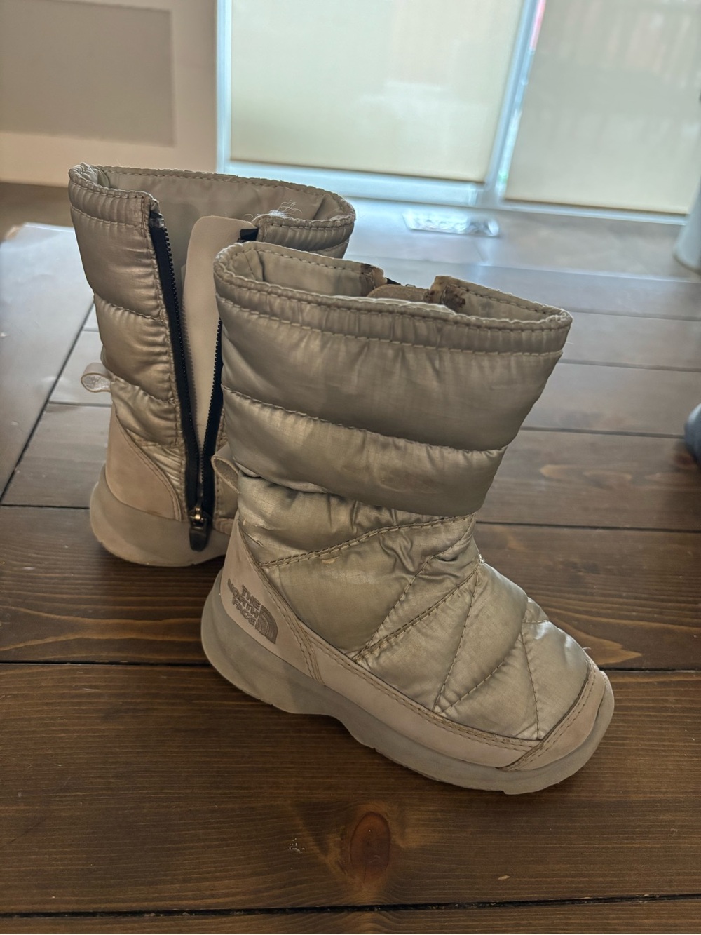 The North Face Kids' Silver Puffer Snow Boots